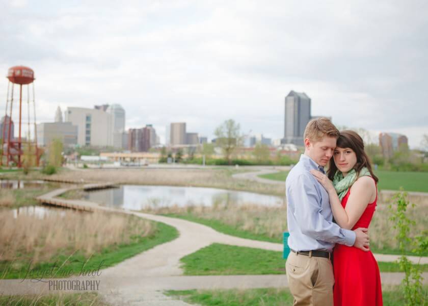 columbus skyline with engaged couple at Columbus Ohio Engagement
