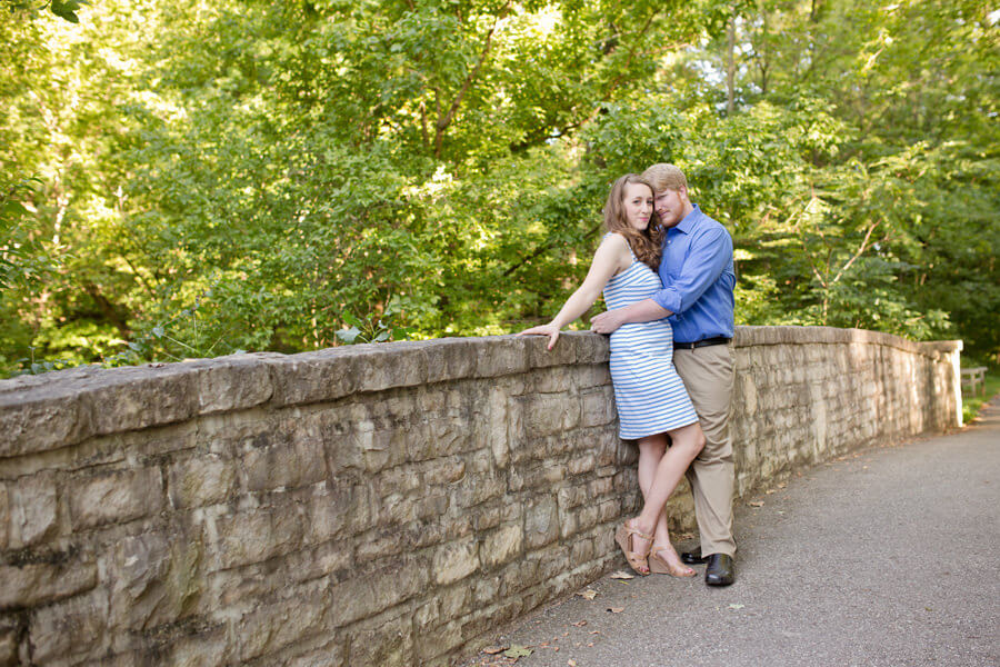 engaged couple hugging at Inniswood Metro park