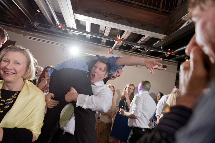 wedding party dancing at dock 580