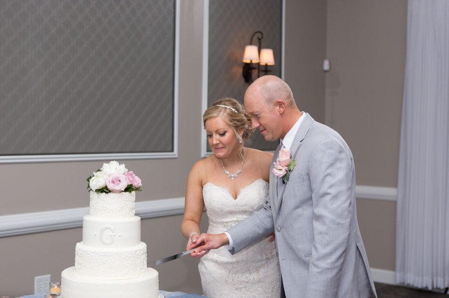 bride and groom cutting wedding cake at wedgewood country club